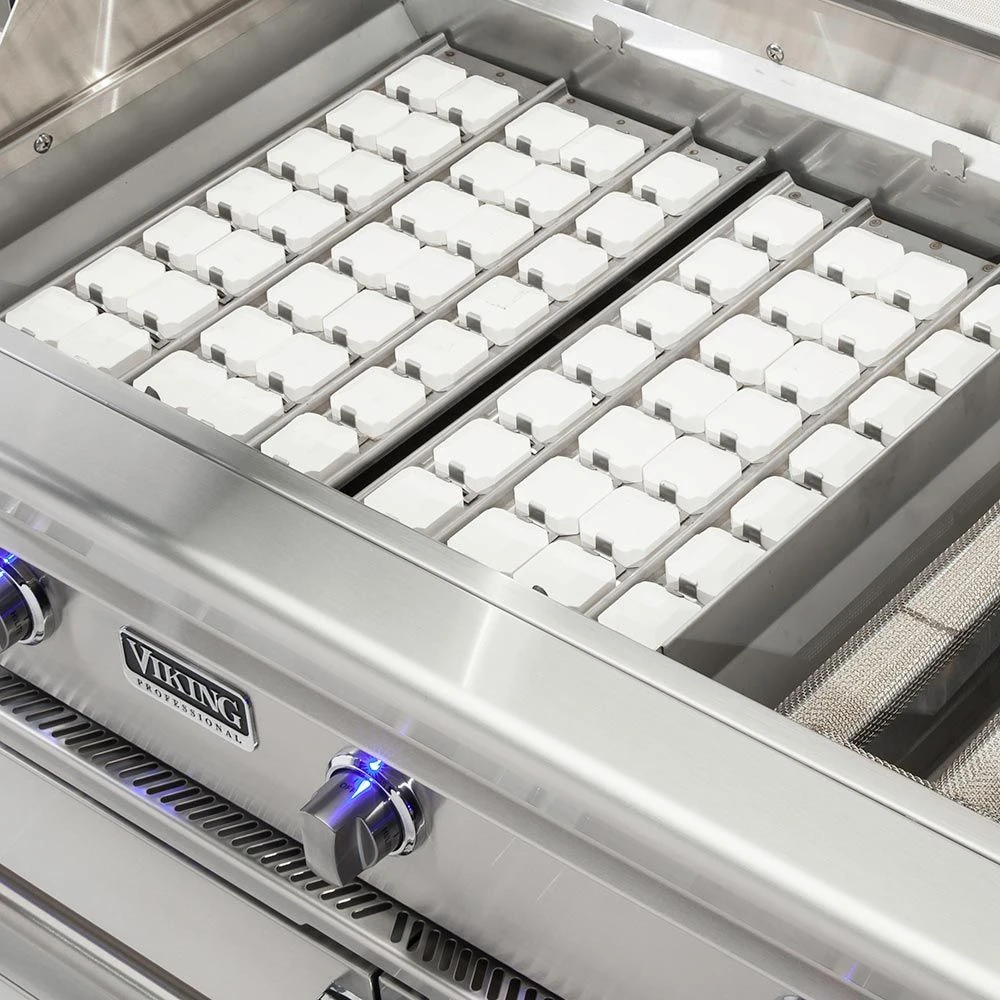 Viking 5 Series Stainless Steel Built-In Gas Grill With ProSear Burner & Rotisserie, 30-Inch (VQGI530) 5 Viking 5 Series Stainless Steel Built-In Gas Grill With ProSear Burner & Rotisserie, 30-Inch (VQGI530) - Image 3